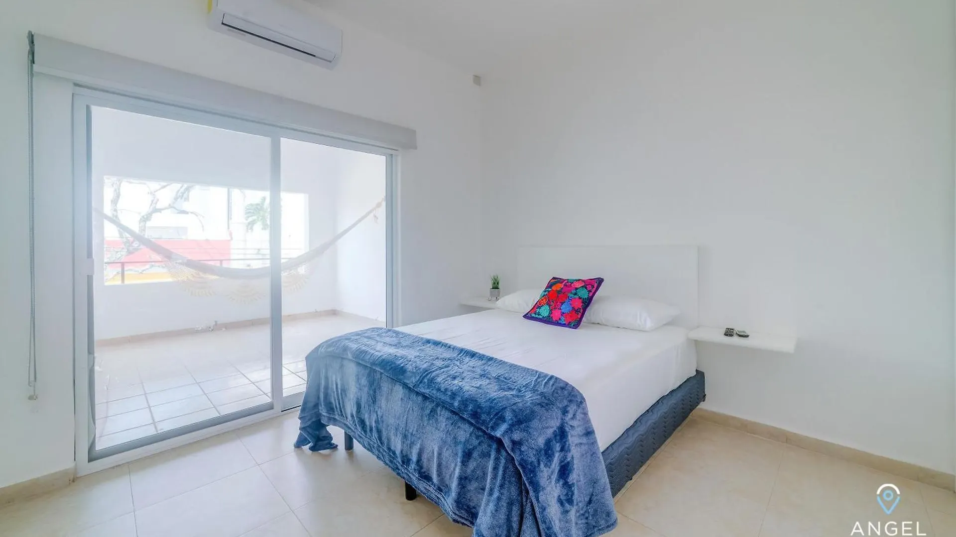 Ideal Group Getaway 4 Blocks To The Beach & Pool Playa del Carmen