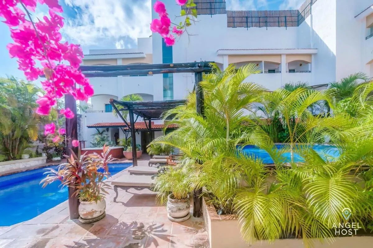 Ideal Group Getaway 4 Blocks To The Beach & Pool Playa del Carmen Apartment