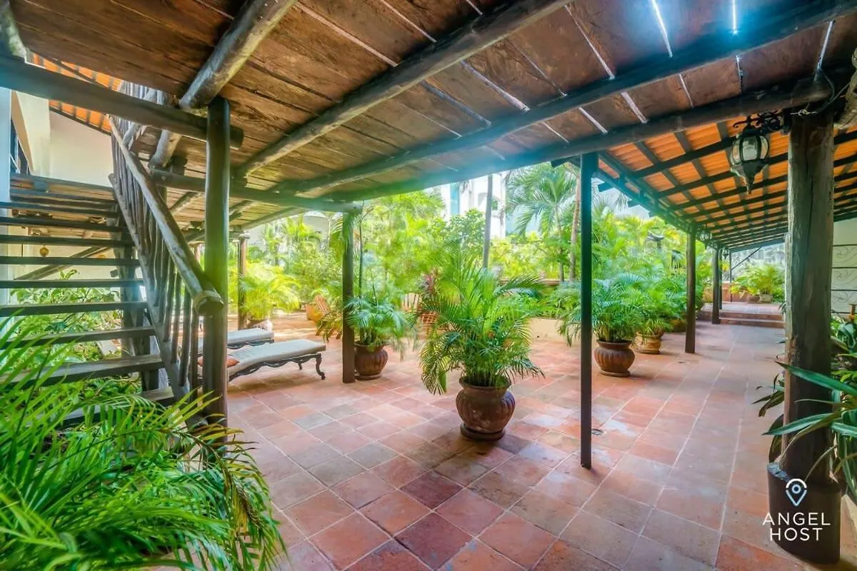 Ideal Group Getaway 4 Blocks To The Beach & Pool Playa del Carmen Apartment