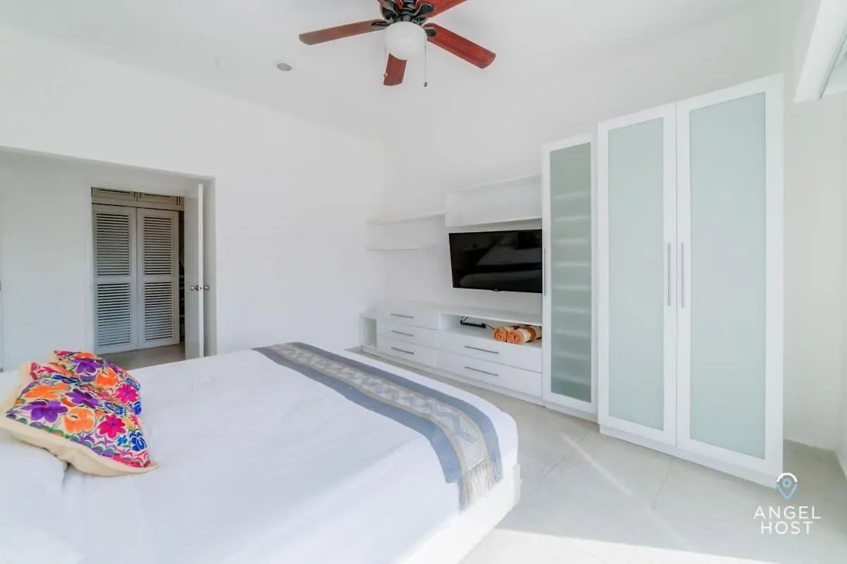 Ideal Group Getaway 4 Blocks To The Beach & Pool Playa del Carmen Apartment