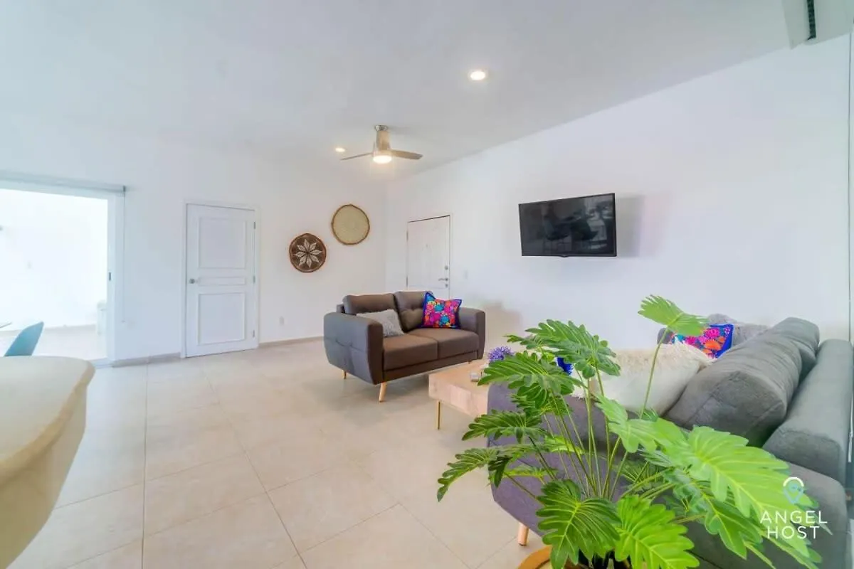 Ideal Group Getaway 4 Blocks To The Beach & Pool Playa del Carmen Mexico