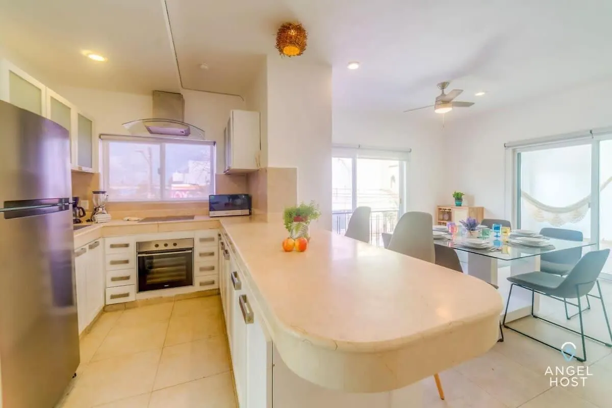 Ideal Group Getaway 4 Blocks To The Beach & Pool Playa del Carmen