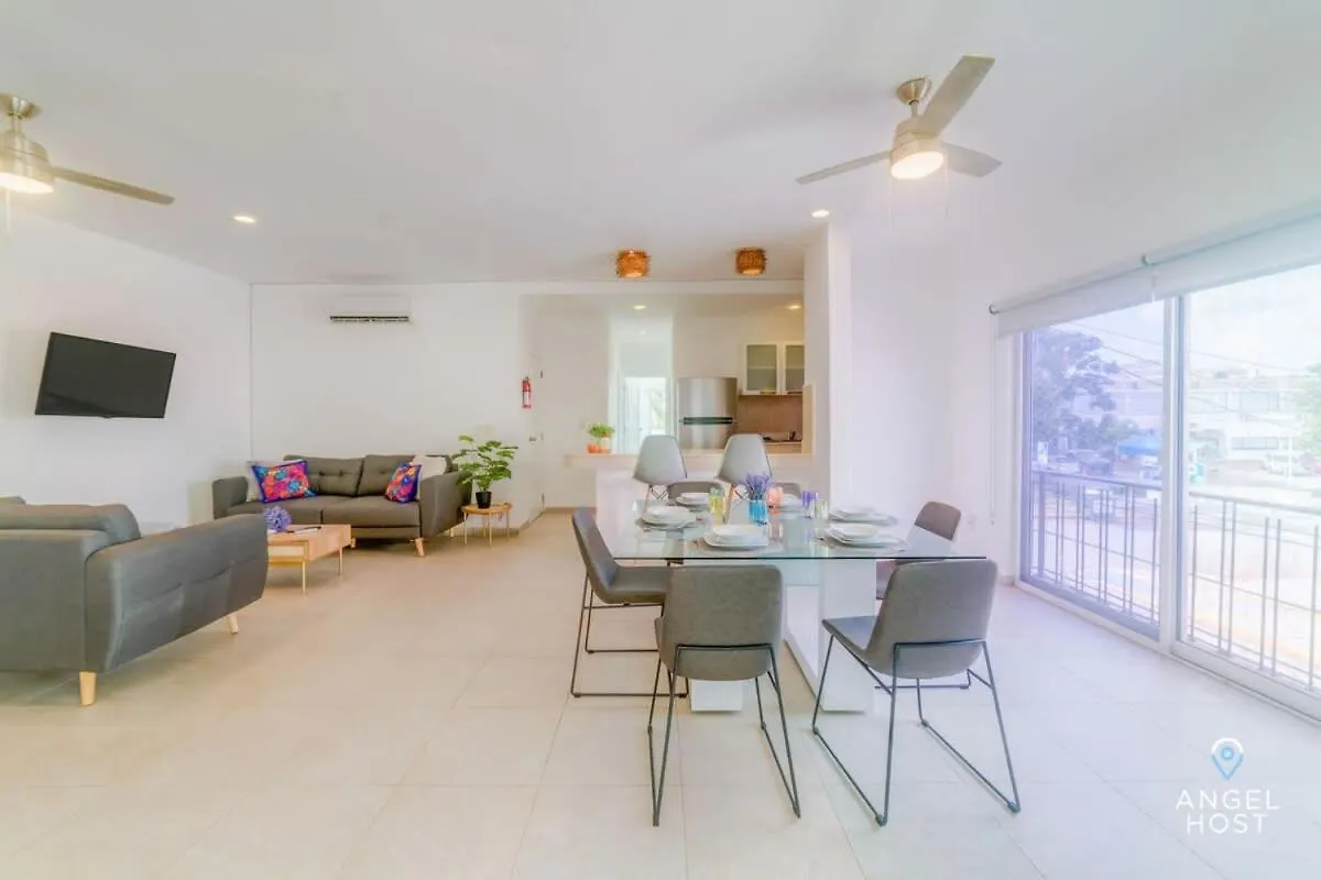 Ideal Group Getaway 4 Blocks To The Beach & Pool Playa del Carmen Apartment