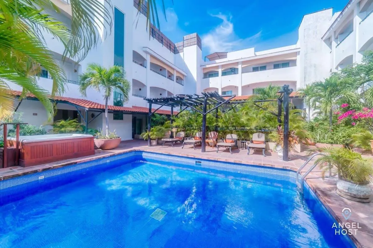 Ideal Group Getaway 4 Blocks To The Beach & Pool Playa del Carmen
