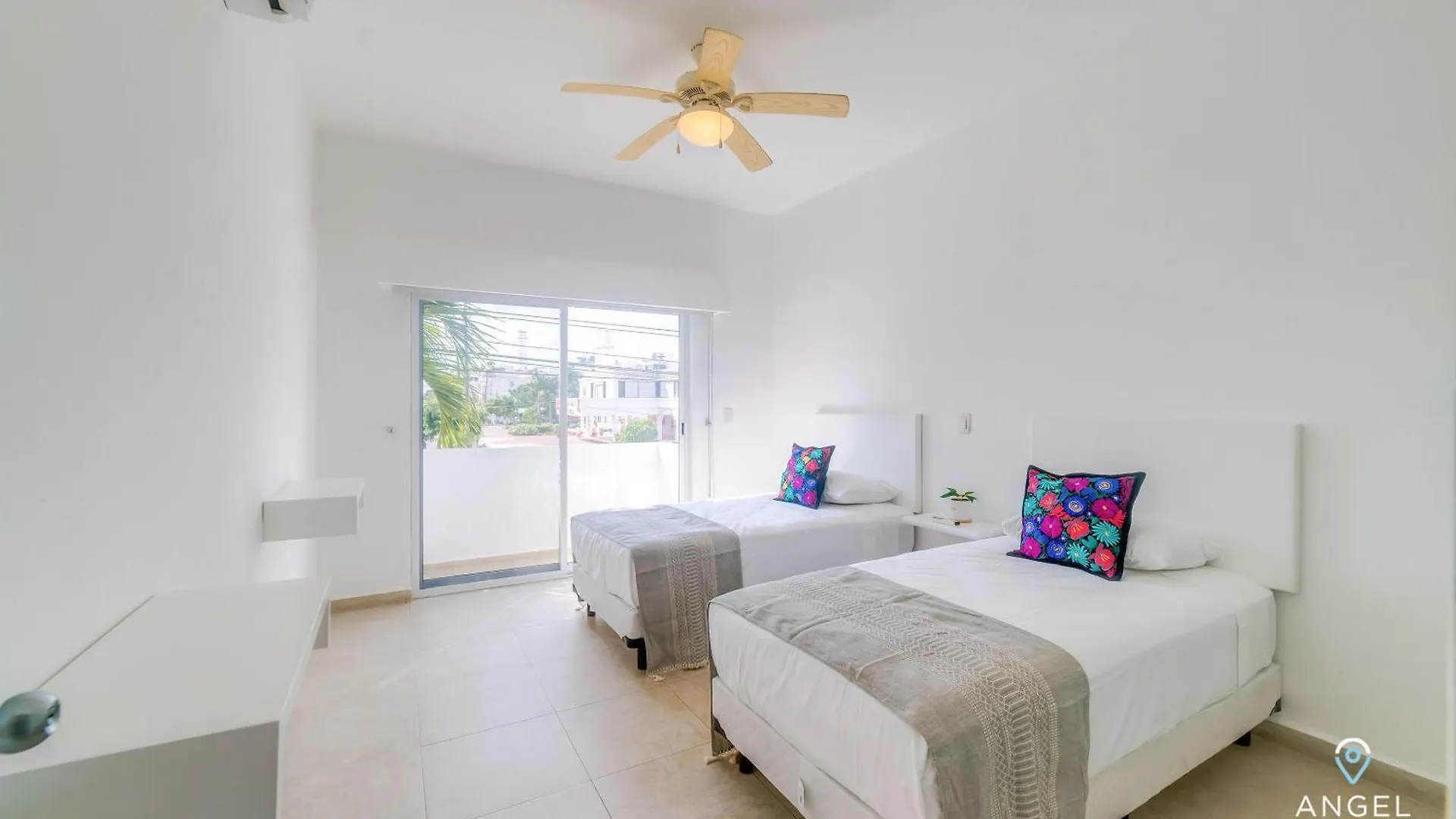 Ideal Group Getaway 4 Blocks To The Beach & Pool Плая-дель-Кармен Мексика