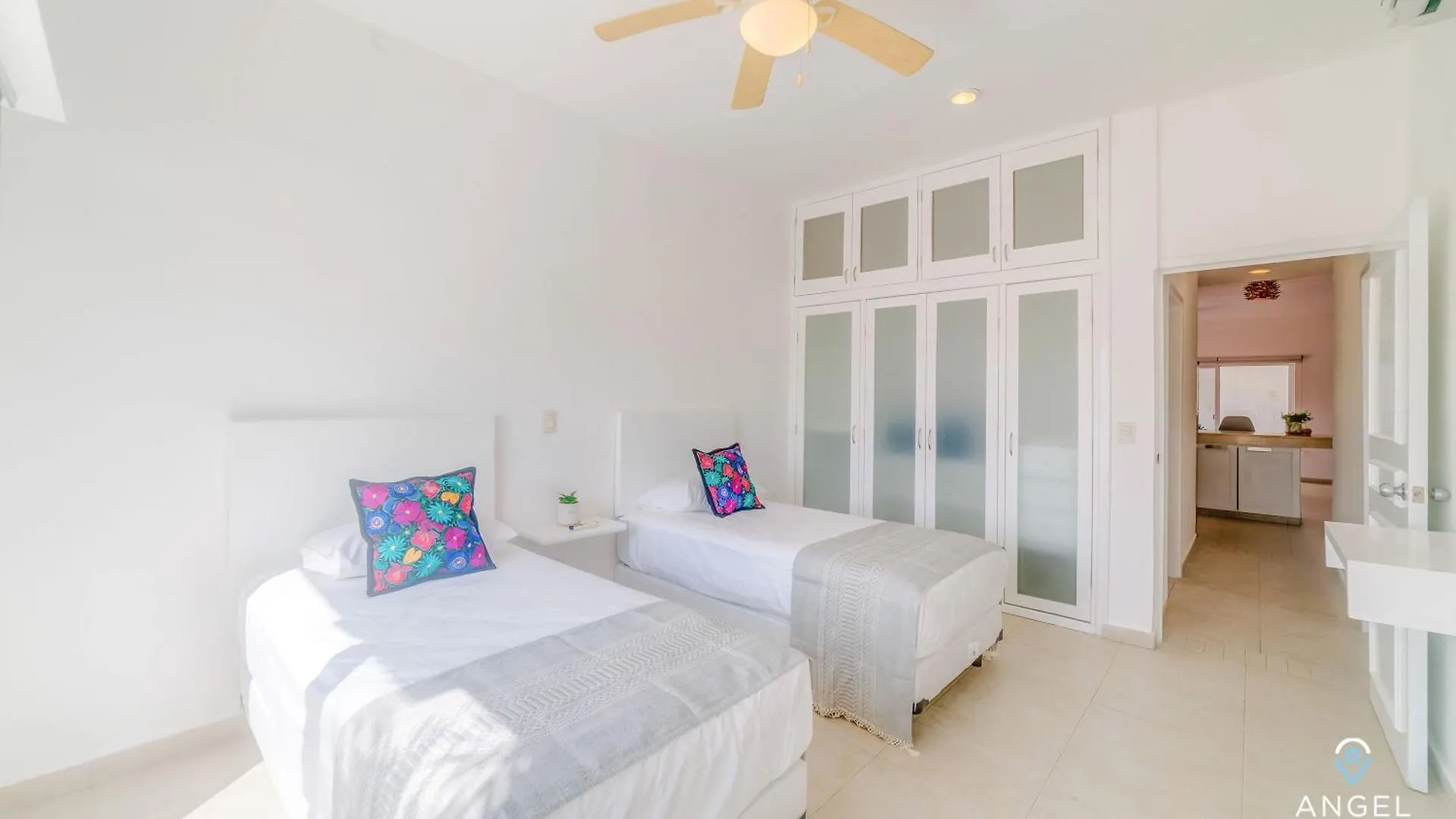 Ideal Group Getaway 4 Blocks To The Beach & Pool Плая-дель-Кармен