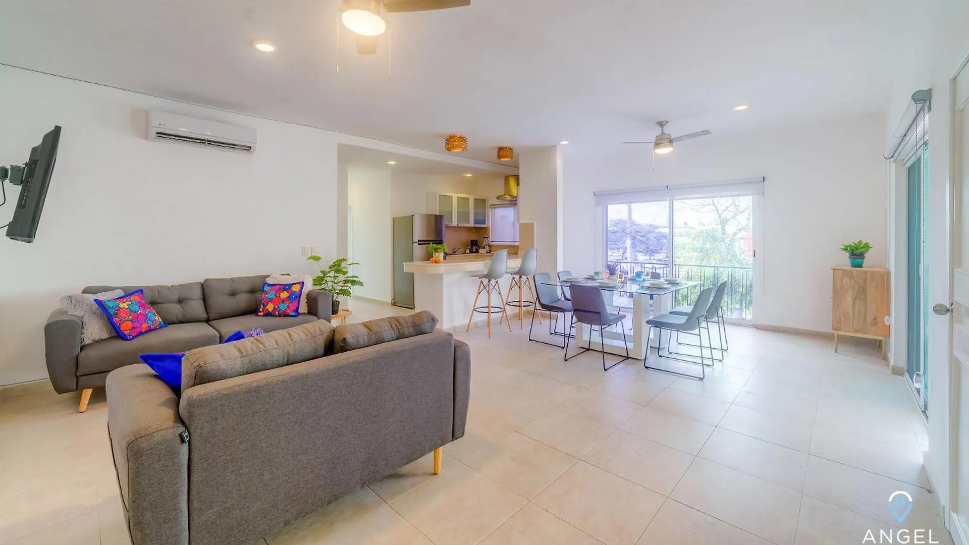 Ideal Group Getaway 4 Blocks To The Beach & Pool Плая-дель-Кармен Апартаменты